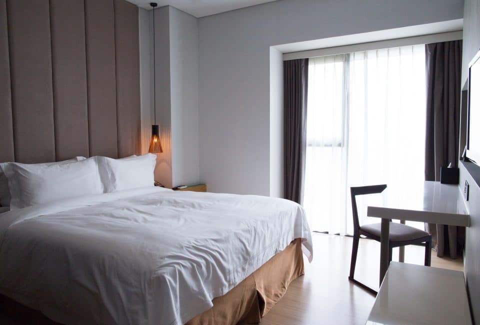Louer une chambre chez soi en 2026 : un complément de revenu (presque) sans impôt